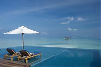Architecture & Design: infinity edge pool design
