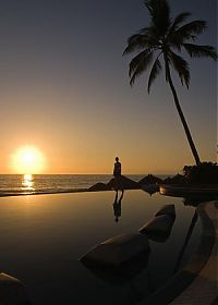 Architecture & Design: infinity edge pool design