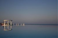Architecture & Design: infinity edge pool design