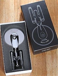 Architecture & Design: Star Trek Enterprise pizza cutter