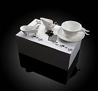 Architecture & Design: leggy tea set