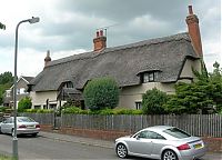 Architecture & Design: House with a beautiful thatch roof, England, United Kingdom