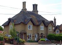 Architecture & Design: House with a beautiful thatch roof, England, United Kingdom