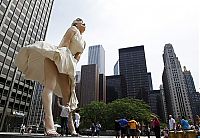 Architecture & Design: Marilyn Monroe sculpture, Chicago, United States