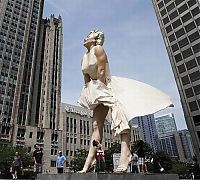 Architecture & Design: Marilyn Monroe sculpture, Chicago, United States