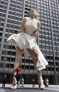 TopRq.com search results: Marilyn Monroe sculpture, Chicago, United States