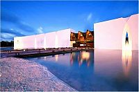 Architecture & Design: infinity edge pool design