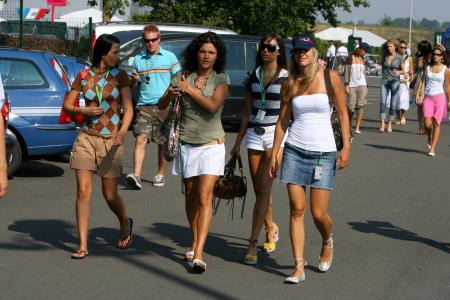 F1 Girls Arriving At The Circuit Magny Cours 2006-07-15