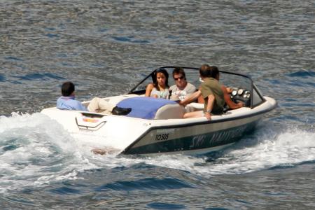 Fernando Alonso And His Girl Friend Raquel Del Rosario On A Boat - Monaco 2006-05-24