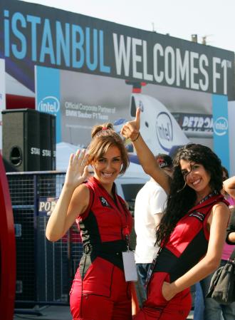 Girls In Front Of Banner Instanbul 2006-08-23