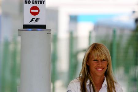 Hot Security Girl Magny Cours 2006-07-16