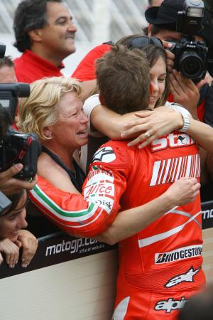 Stoner with his mother and wife Adrianna, Japanese 125GP Race 2007