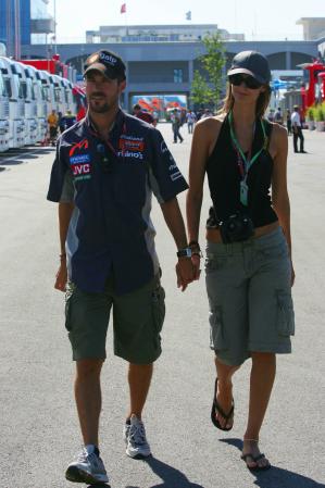 Tiago Monteiro Midland Mf1 Racing With His Girlfriend Instanbul 2006-08-24