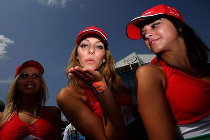 f1 grid girls