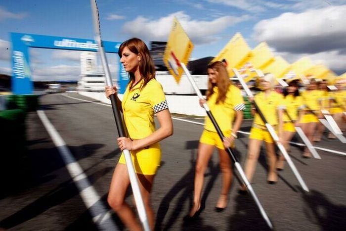 f1 grid girls