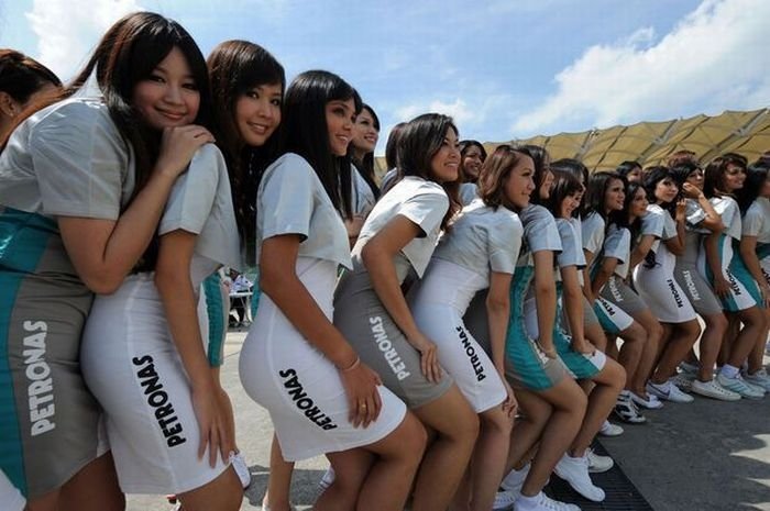 f1 grid girls