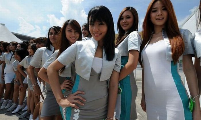 f1 grid girls