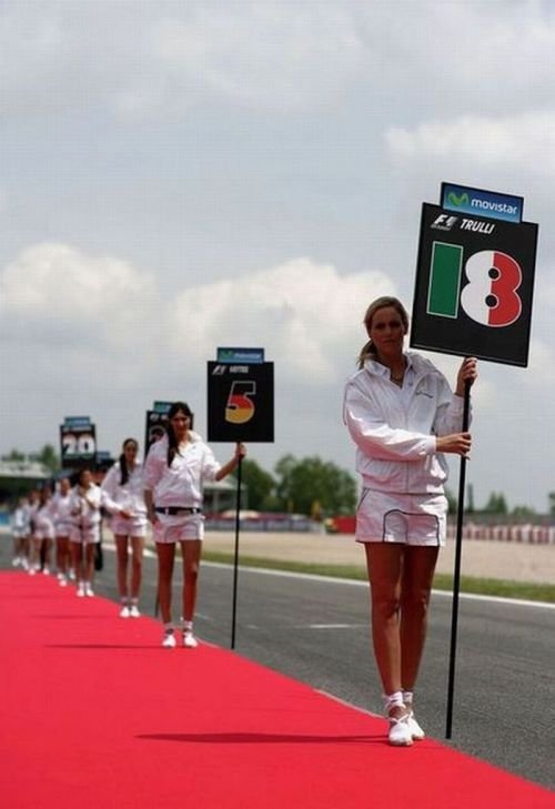 f1 grid girls