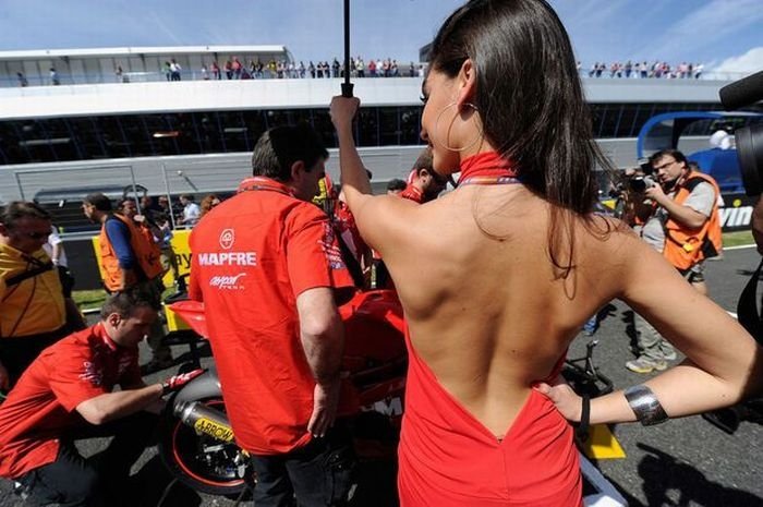 f1 grid girls