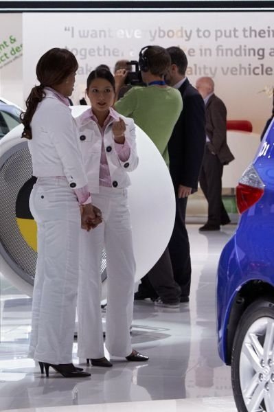 Girls from 2010 Paris Motor Show