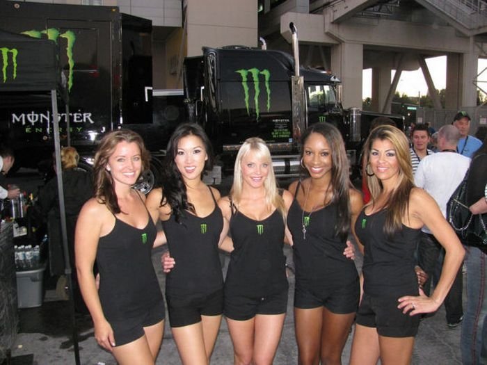 SEMA 2010 exhibition babes