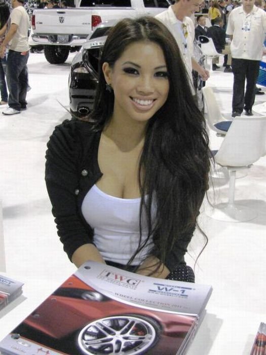SEMA 2010 exhibition babes