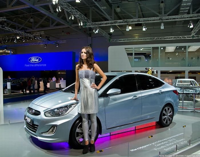 girls of moscow international automobile show