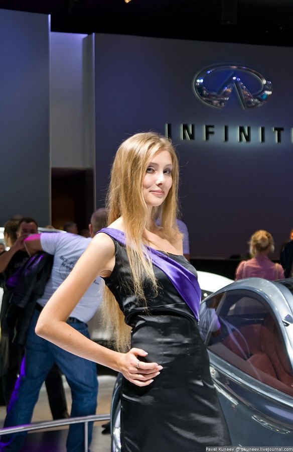 girls of moscow international automobile show