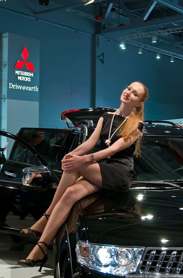 girls of moscow international automobile show