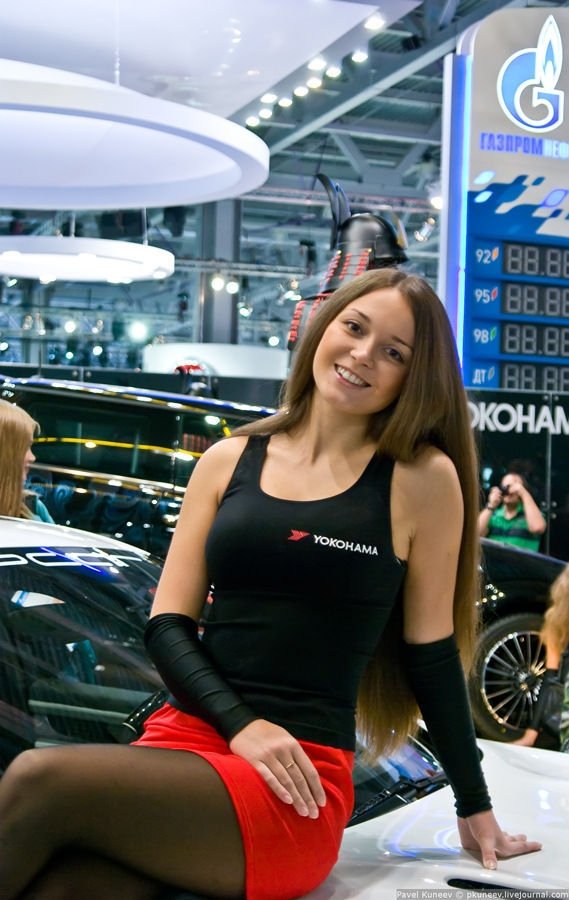 girls of moscow international automobile show