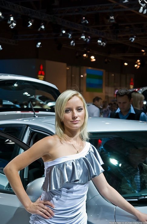 girls of moscow international automobile show