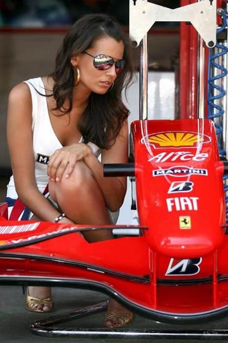 f1 grid girls