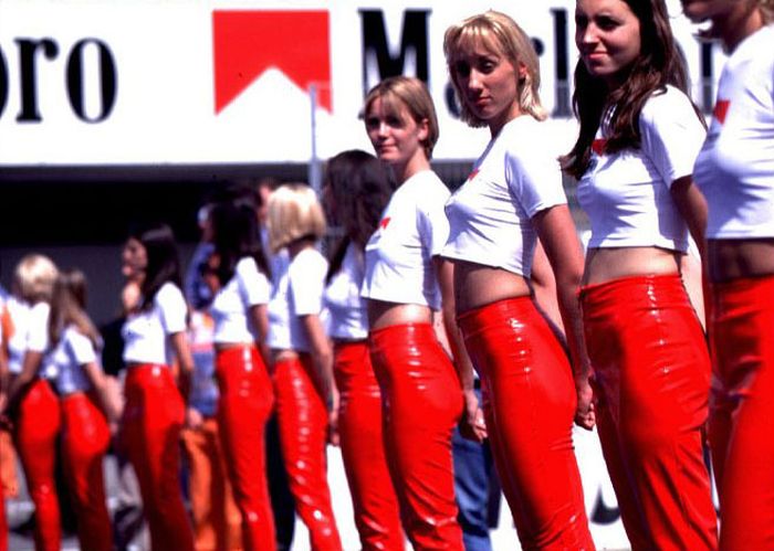 f1 grid girls