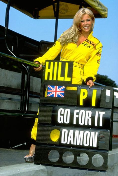 f1 grid girls