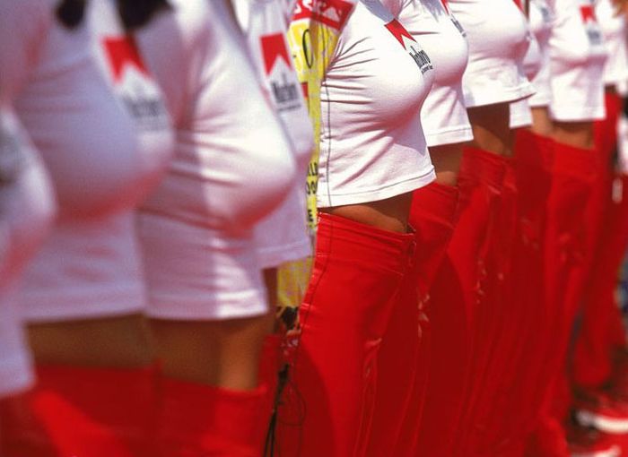 f1 grid girls