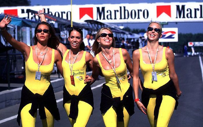 f1 grid girls