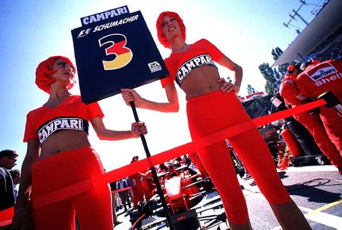 f1 grid girls