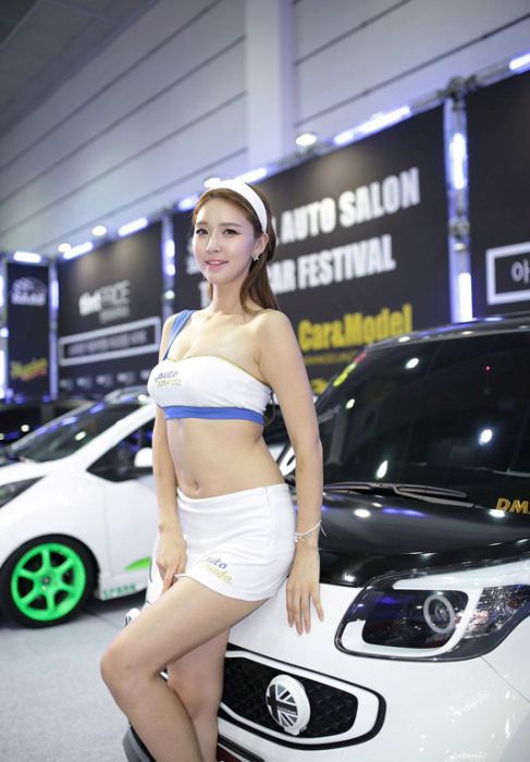 Girls from 2013 Seoul Motor Show