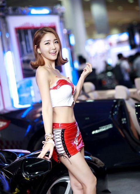 Girls from 2013 Seoul Motor Show