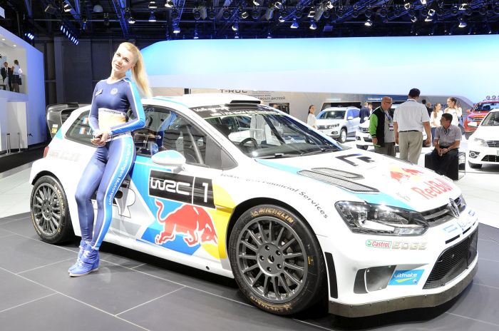 girls of moscow international automobile show