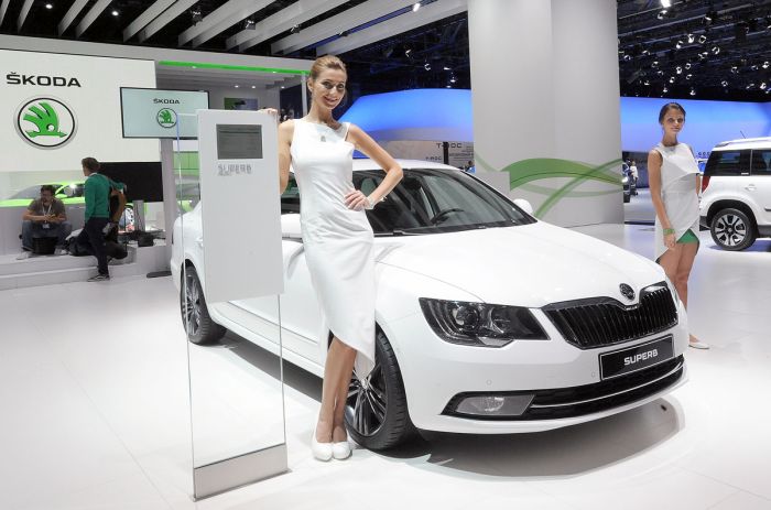 girls of moscow international automobile show