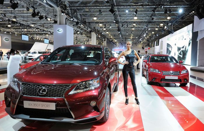 girls of moscow international automobile show