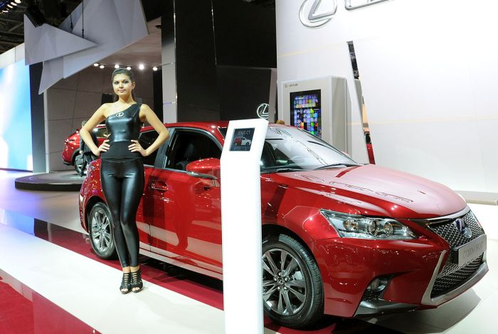 girls of moscow international automobile show