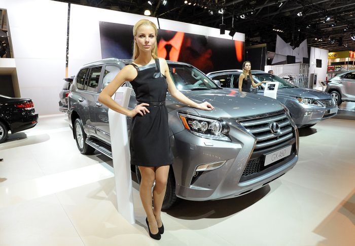 girls of moscow international automobile show