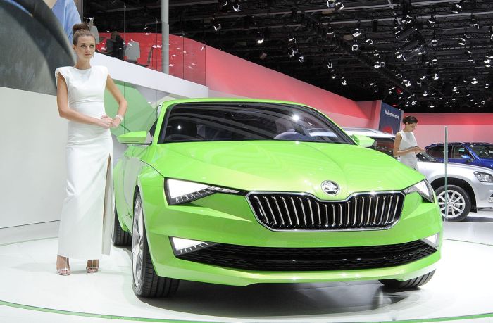 girls of moscow international automobile show