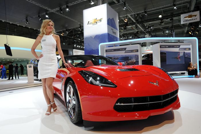 girls of moscow international automobile show