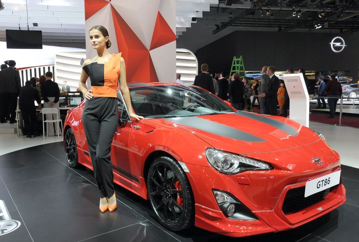 girls of moscow international automobile show