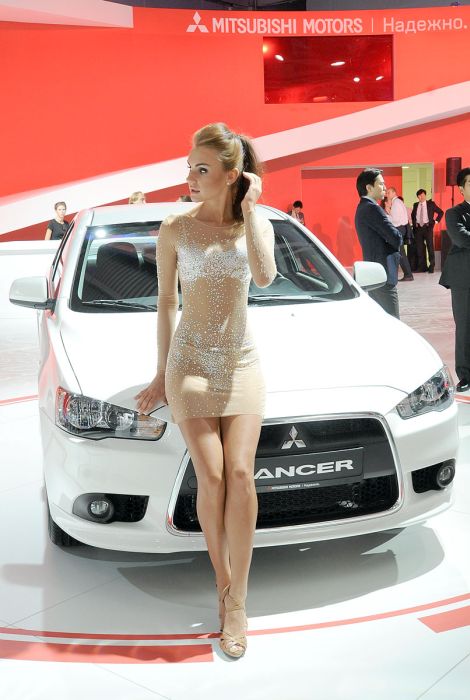 girls of moscow international automobile show