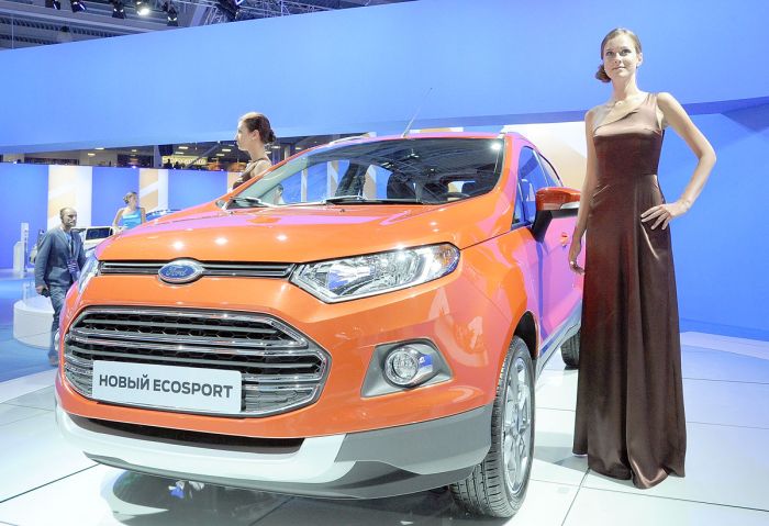 girls of moscow international automobile show