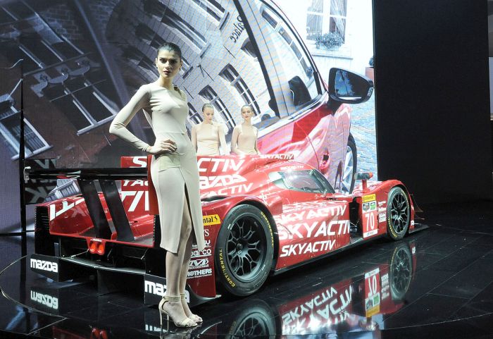 girls of moscow international automobile show